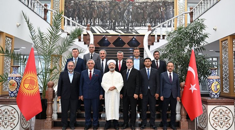 Başkan Erbaş, Manas Üniversitesi'ni ziyaret etti