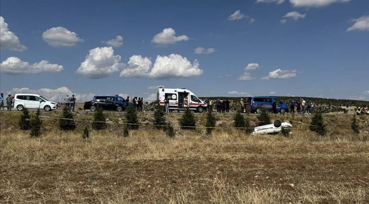 Kütahya'da yol kontrolü yaparken otomobilin çarptığı jandarma trafik personeli şehit oldu