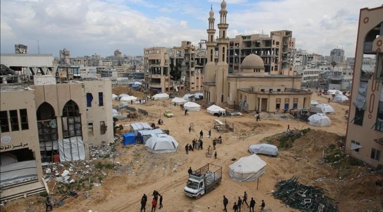 Katil İsrail Gazze kentinde İslam Üniversitesine ait bir binayı vurdu