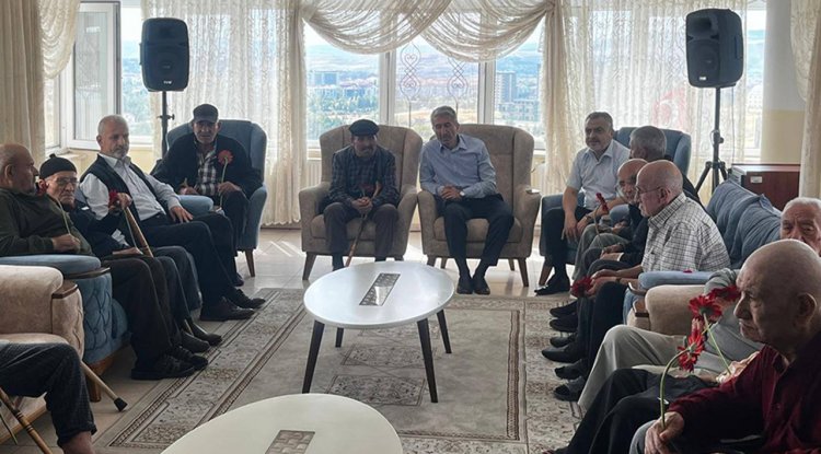 Çorum Akdağ Huzurevindeki asırlık çınarlar ziyaret edildi