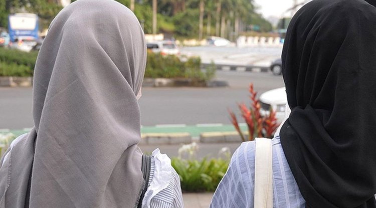 KKTC'de liselerde başörtüsünü serbest bırakan tüzüğü Anayasa Mahkemesi iptal etti