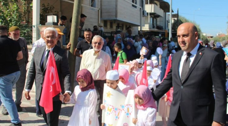 Akhisar'da minikler "Amin Alayı" ile yürüdü