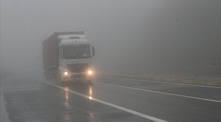 Bolu Dağı'nda sis ve sağanak ulaşımı etkiledi