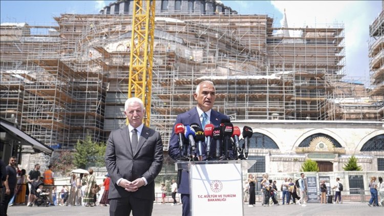 Bakan Ersoy, Ayasofya'daki güçlendirme çalışmalarını yerinde inceledi