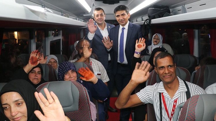 Hatay'da 94 engelli vatandaş umreye uğurlandı