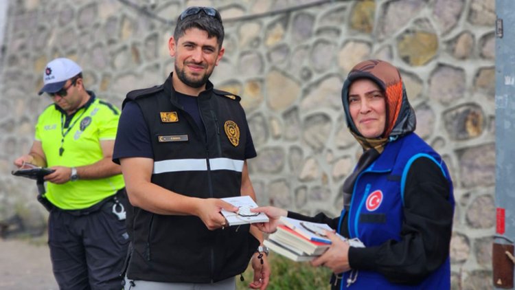 Trafikte Mevlid-i Nebi sevinci paylaşıldı
