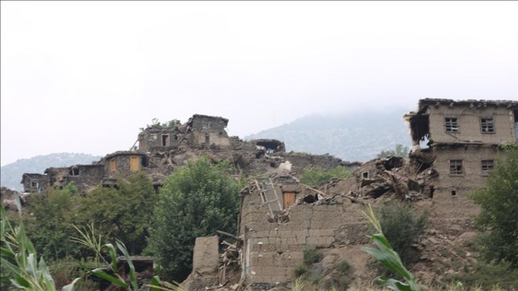 Afganistan'da meydana gelen depremde ölenlerin sayısı 2 bin 205'e yükseldi