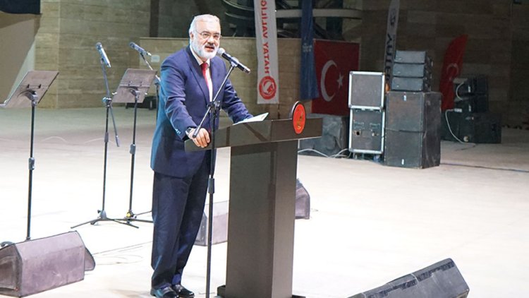 Prof. Dr. Ay: Yıl boyunca Efendimiz (sas)'i anlatacağız