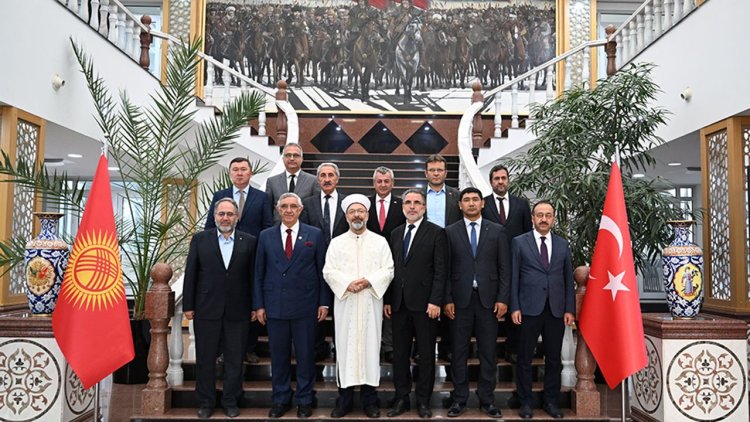 Başkan Erbaş, Manas Üniversitesi'ni ziyaret etti