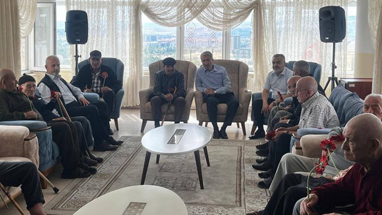 Çorum Akdağ Huzurevindeki asırlık çınarlar ziyaret edildi