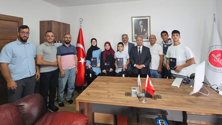 Sırbistan'daki mühtedi çocuklarına eğitim desteği