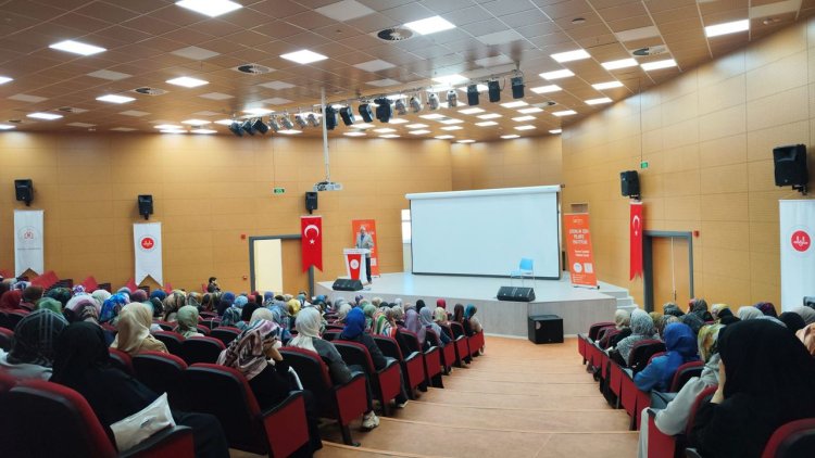 Şanlıurfa’da Kur’an Kursu öğreticilerine P4c eğitimi verildi