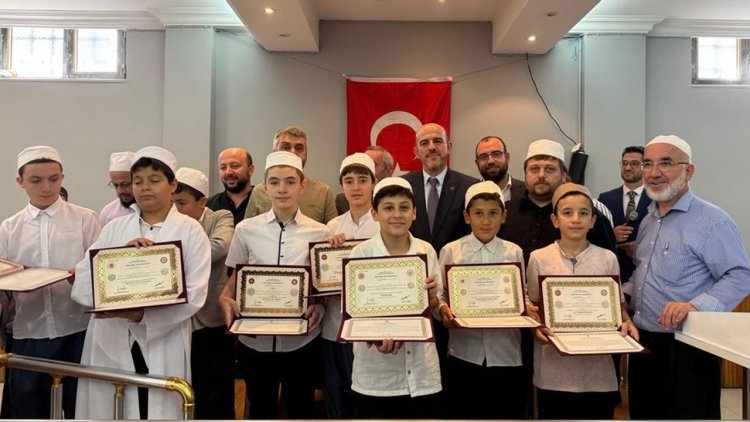 Esenler'de 53 hafız icazetlerini aldı