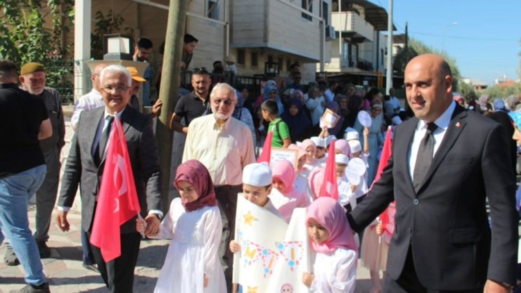 Akhisar'da minikler "Amin Alayı" ile yürüdü