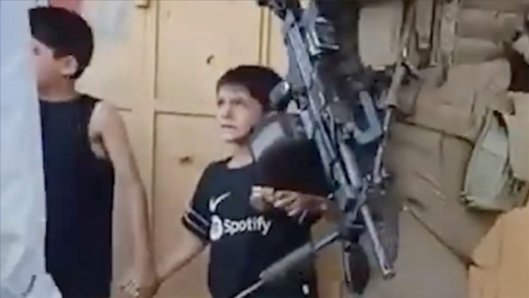 Katil İsrail askerleri Batı Şeria'da 2 küçük çocuğu "casusluk" iddiasıyla gözaltına aldı