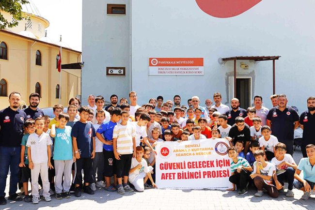 Denizli'de öğrencilere "Afet Bilinci Eğitimi" verildi