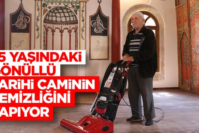 Yozgat'ta 75 yaşındaki gönüllü, tarihi caminin temizliğini yapıyor