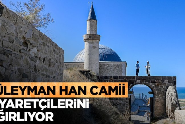 Süleyman Han Camii, Van Kalesi'nin zirvesinde ziyaretçilerini ağırlıyor