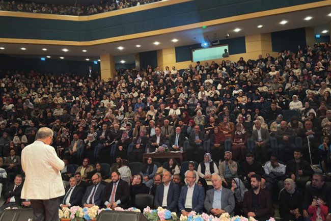 Yazar İnanç, gençlere Peygamber sevgisini anlattı