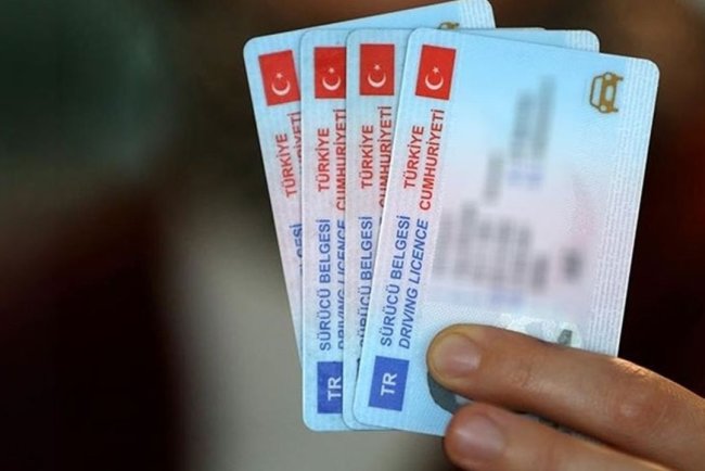 İçişleri Bakanı Yerlikaya'dan eski sürücü belgesini yenileme tarihine ilişkin hatırlatma