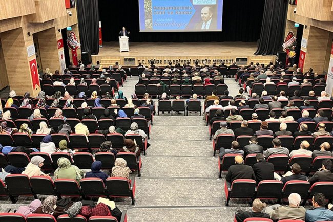 Niğde'de "Peygamberimiz, Cami ve Namaz" konferansı