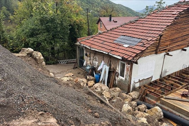 Bartın'da yağış heyelana neden oldu