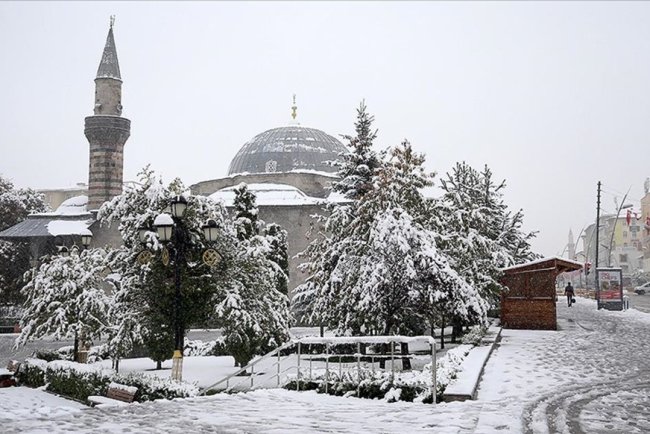 Erzurum şehir merkezi ekim ortasında karla kaplandı