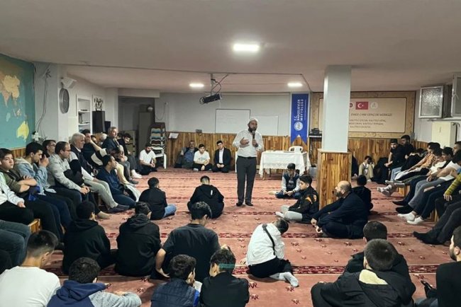 Gençlik merkezinde gençler taziye için buluştu