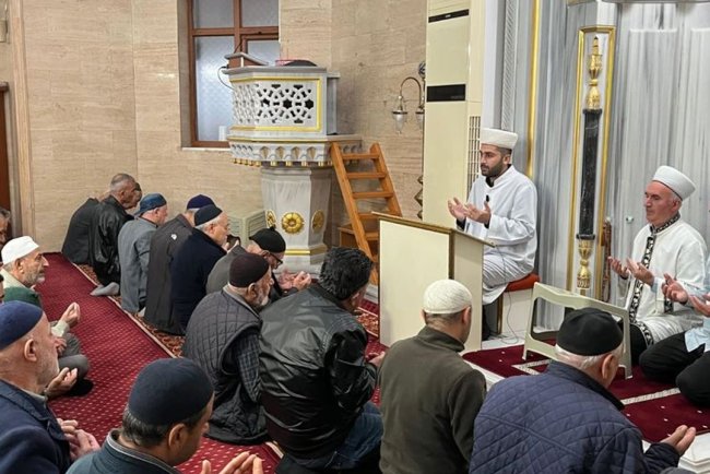 Esenler'de sabah namazı buluşmalarında ellere semaya kalktı