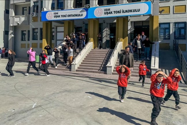 MEB'den afetlere karşı okullarda eş zamanlı tahliye tatbikatı