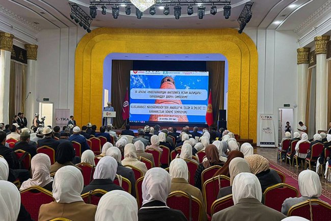 Kırgızistan'da '2. Uluslararası Maveraünnehir'den Anadolu'ya İslam Alimleri' sempozyumu düzenlendi