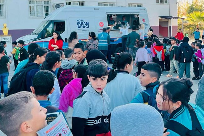 Müftülükten öğrencilere sıcak ikram