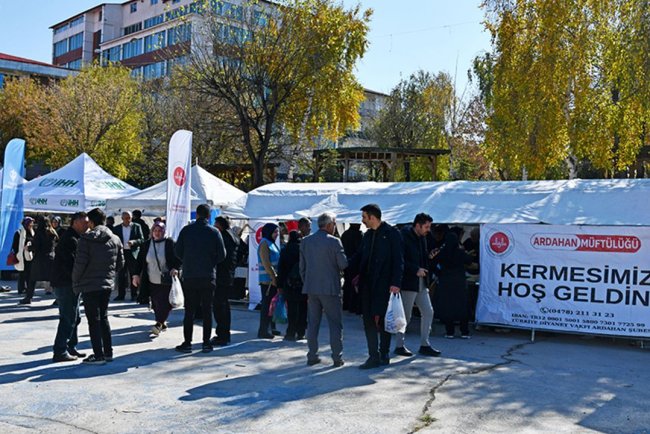 Ardahan'da Gazze yararına kermes açıldı