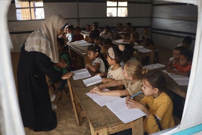 İşgalciler Ekim 2023'ten beri Gazze ve Batı Şeria'da 20 bini aşkın öğrenci ile 1037 öğretmeni şehit etti