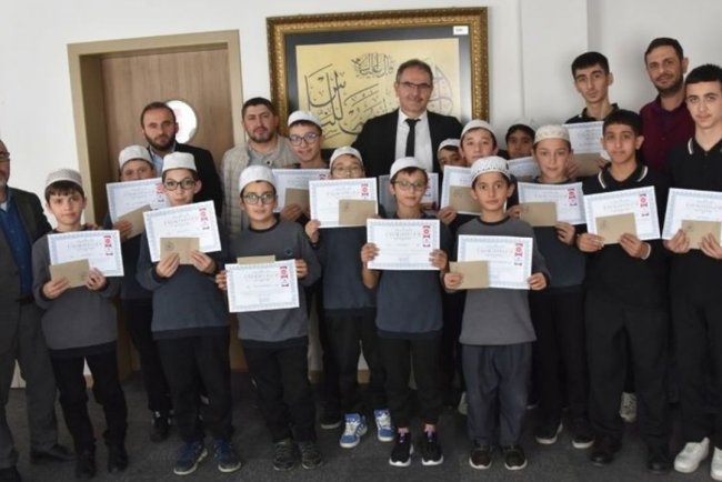 Başarılı hafızlar ödüllendirildi