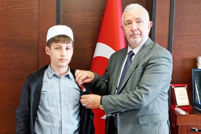 Türkiye ikincisi hafız ödüllendirildi
