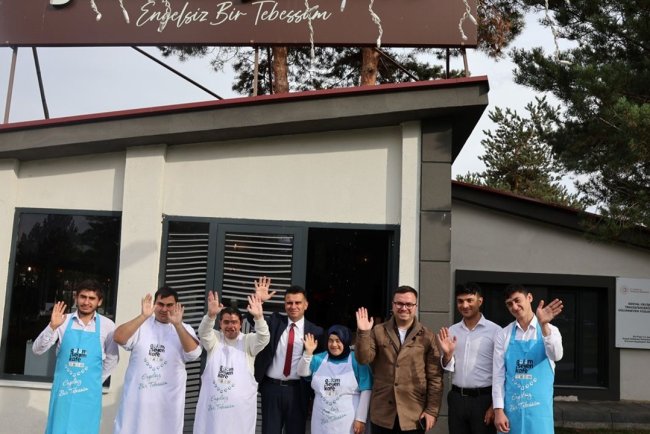 Erzurum'daki 'Gülümseyen-Down Kafe' özel bireyleri sosyal hayata kazandırıyor