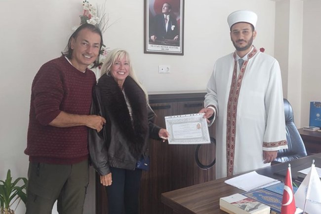 Amerikan kadın Hemşin'de Müslüman oldu