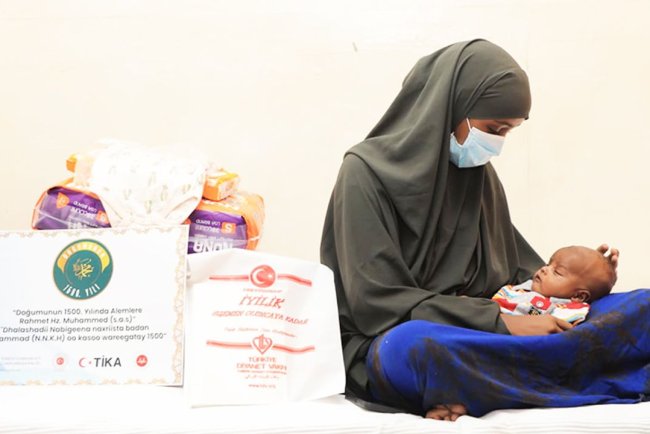 Mogadişu'da Hz. Peygamber'in doğumunun 1500. yılına özel hediyeler dağıtıldı