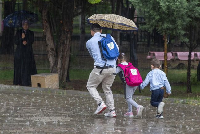 İstanbul'da ikili eğitim yapan okullar tatil edildi
