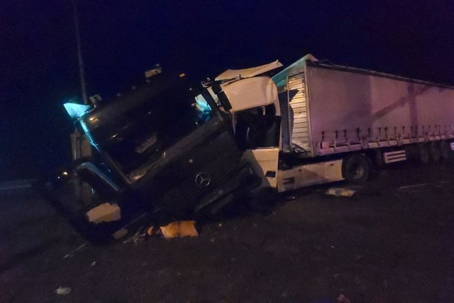 Amasya'da iki tırın çarpıştığı kazada 3 kişi yaralandı