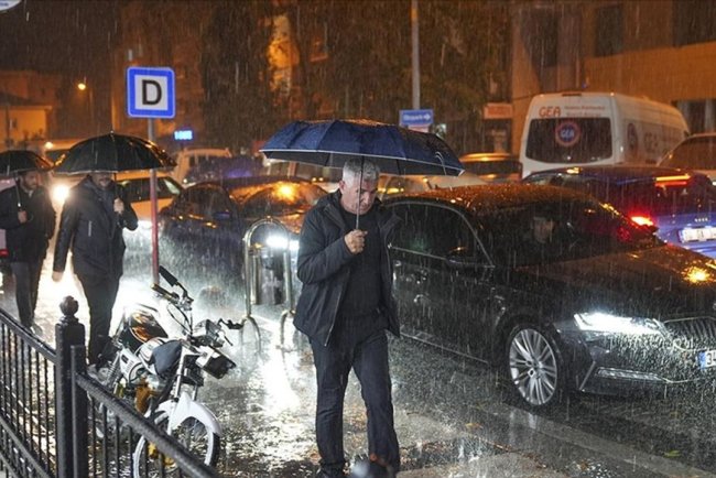 Depremin merkez üssü Sındırgı'da sağanak etkili oluyor