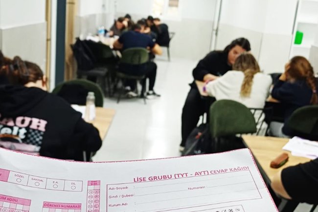 Simav Diyanet Gençlik Merkezi'nde YKS denemeleri başladı