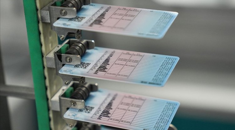 İçişleri Bakanı Yerlikaya'dan eski tip sürücü belgelerinin yenilenmesi uyarısı