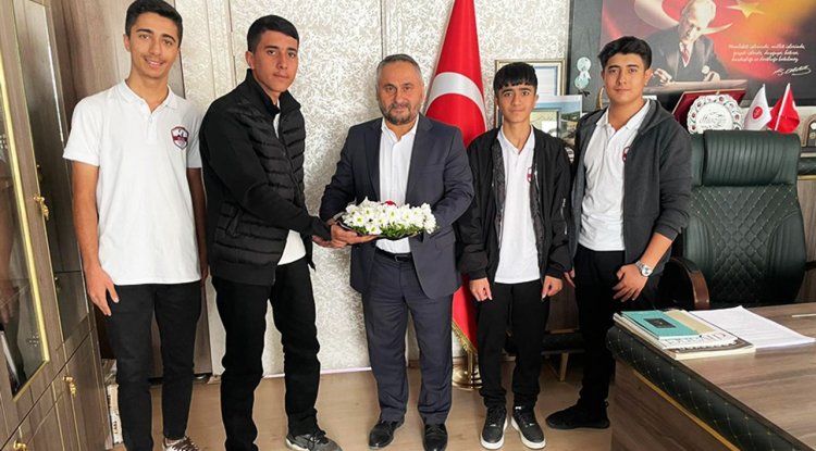 Hakkarili gençlerden Müftülüğe ziyaret