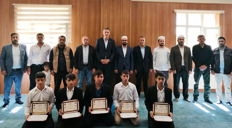 Gürpınar'da hafızlar belge aldı