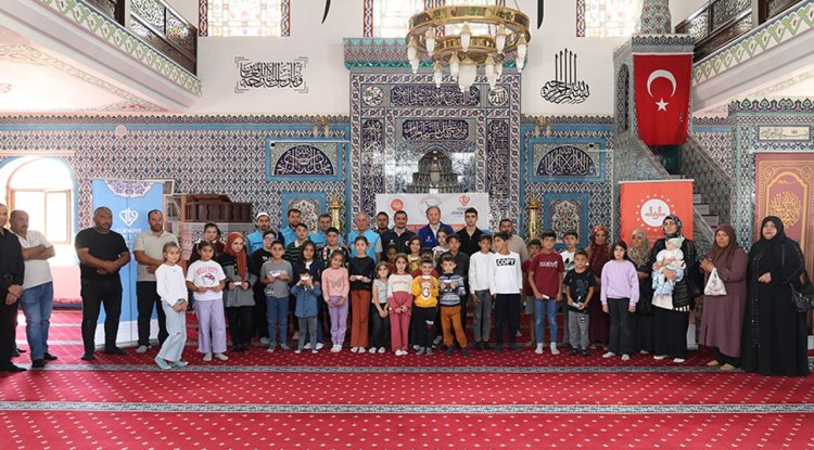 TDV, Elbistan ve Pazarcık'ta 100 aileye alışveriş kartı dağıttı