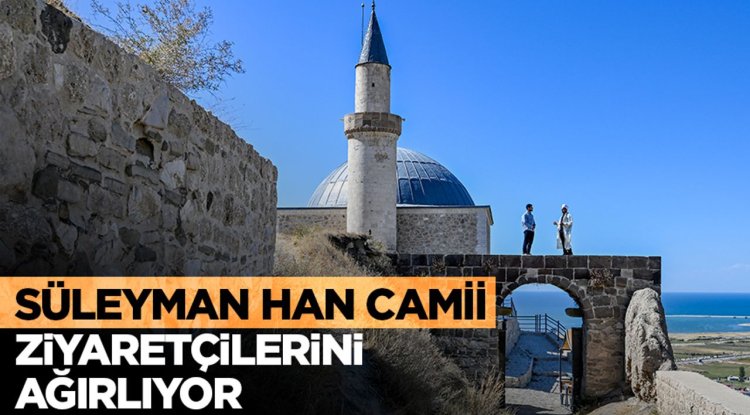 Süleyman Han Camii, Van Kalesi'nin zirvesinde ziyaretçilerini ağırlıyor