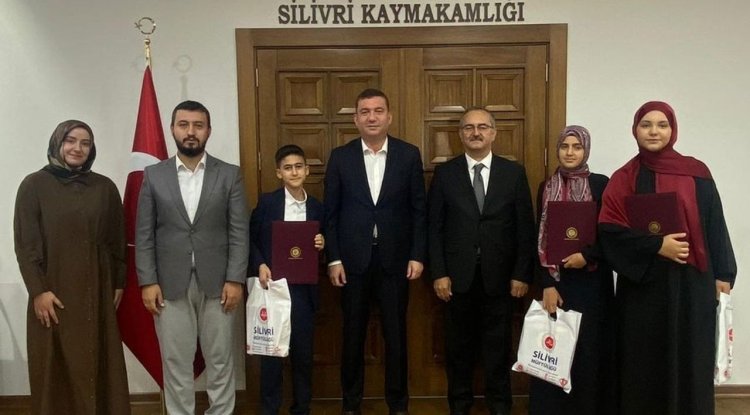 Silivri'de öğrenciler hem okudu hem hafız oldu