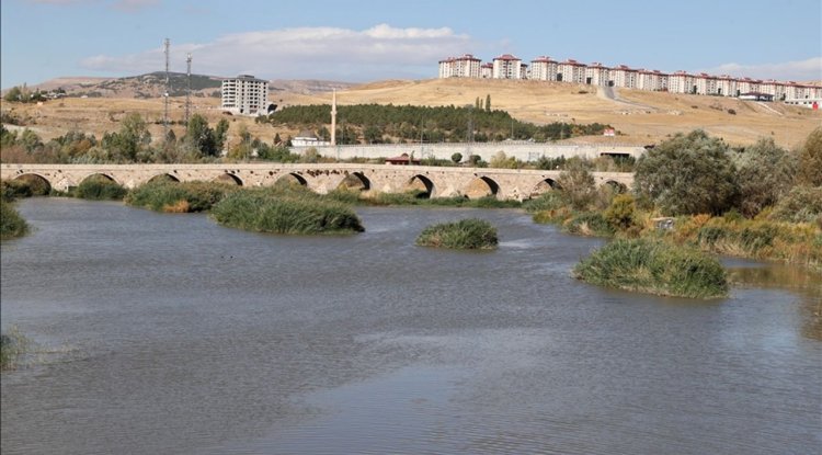 Kuraklık nedeniyle Kızılırmak'ın debisi son 4 yılın en düşük seviyesine geriledi